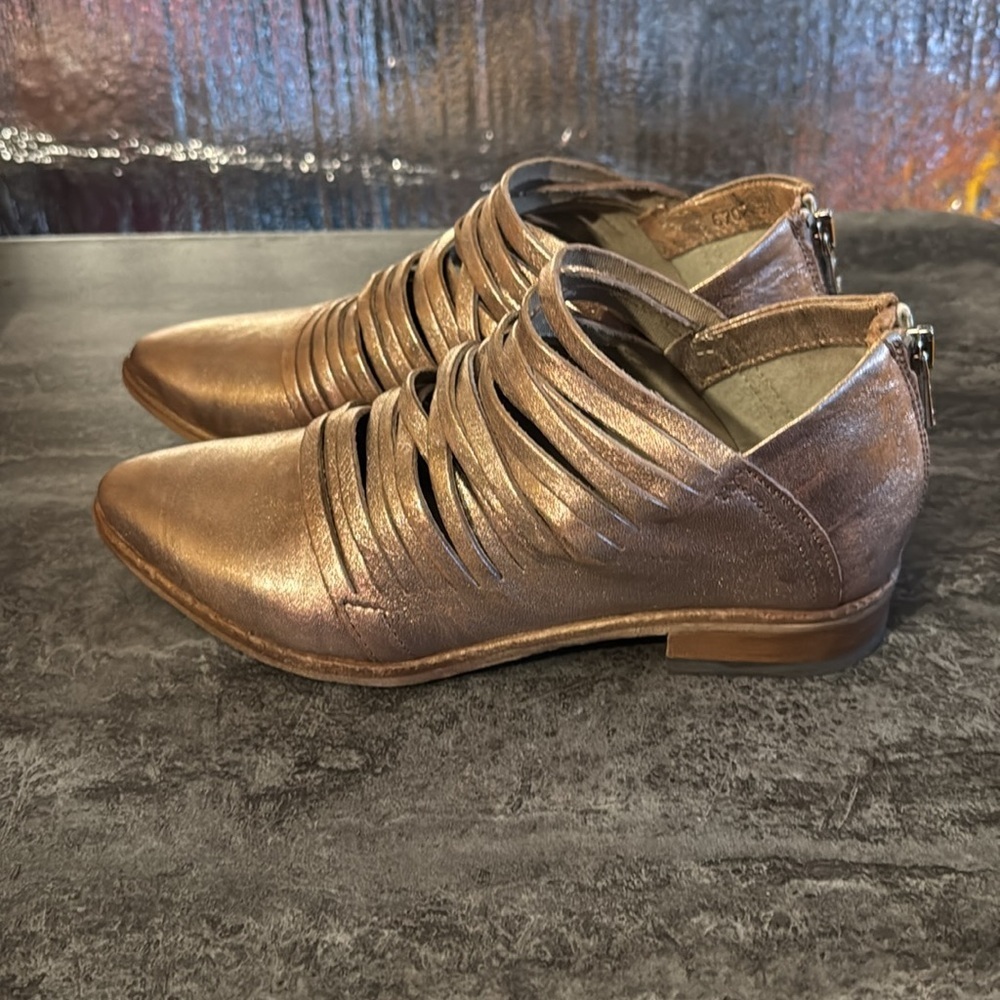 FREE PEOPLE Lost Valley Leather Ankle Boots Strappy in Gold/Bronze. Size 37 - Picture 3 of 7